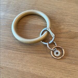 Oventure Gold key chain with Gold Accents